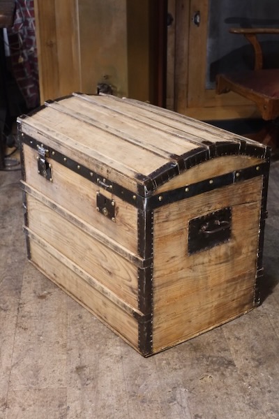 malle ancienne de voyage en bois decape brut